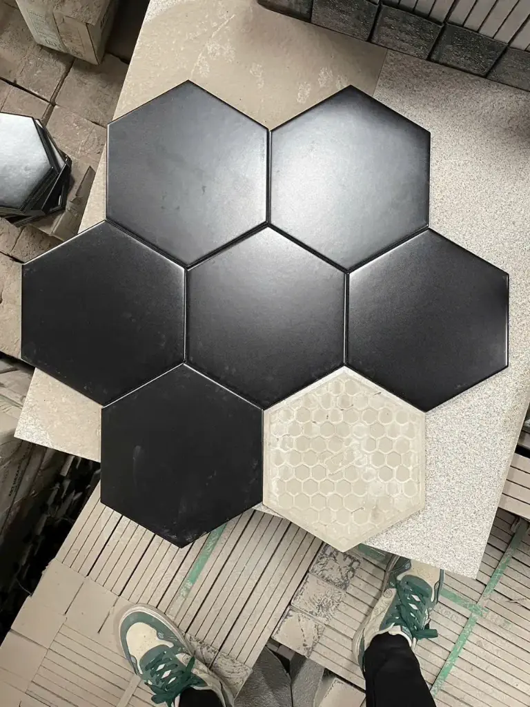 [DSC-23200 ( FL23207)] Gạch lục giác đen KT 200x230x115 mm MHB 23200 ( FL23207)