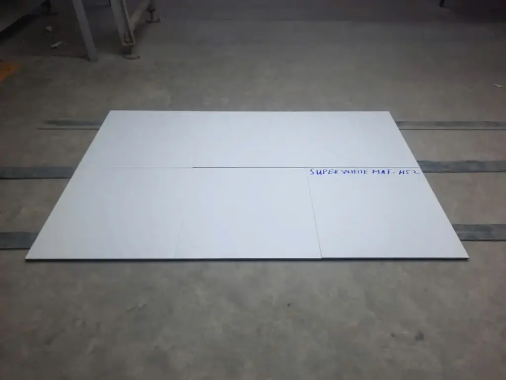 Gạch ốp lát KT 300x300mm MKD mã SUPER WHITE (12v/h/1.08m/24kg)