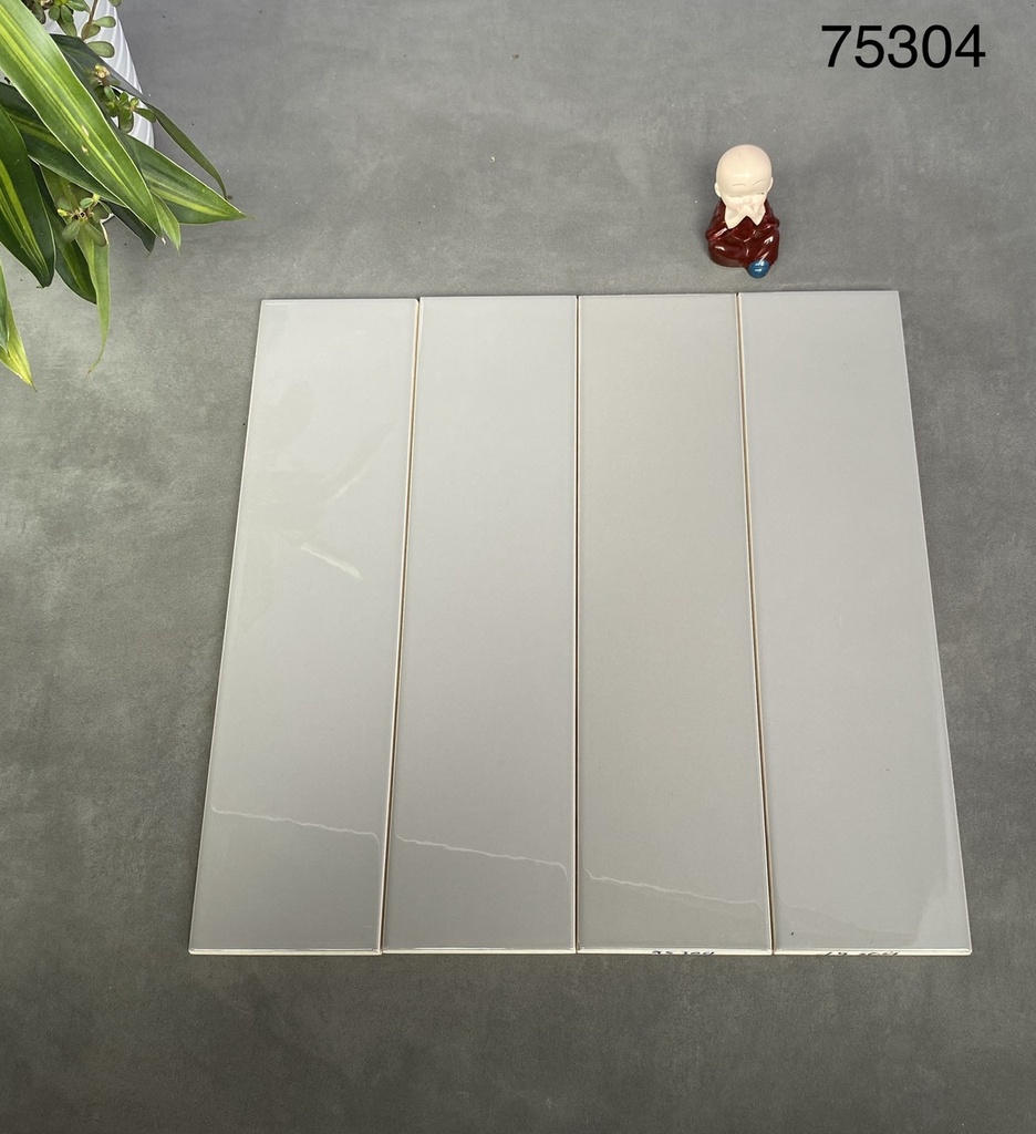 Gạch thẻ cao cấp xám nhạt bóng phẳng KT 75x300mm mã PSTA75304